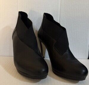 Andre Assous Cate V-cut Black Leather High Heel Booties 8 US Ankle Boots